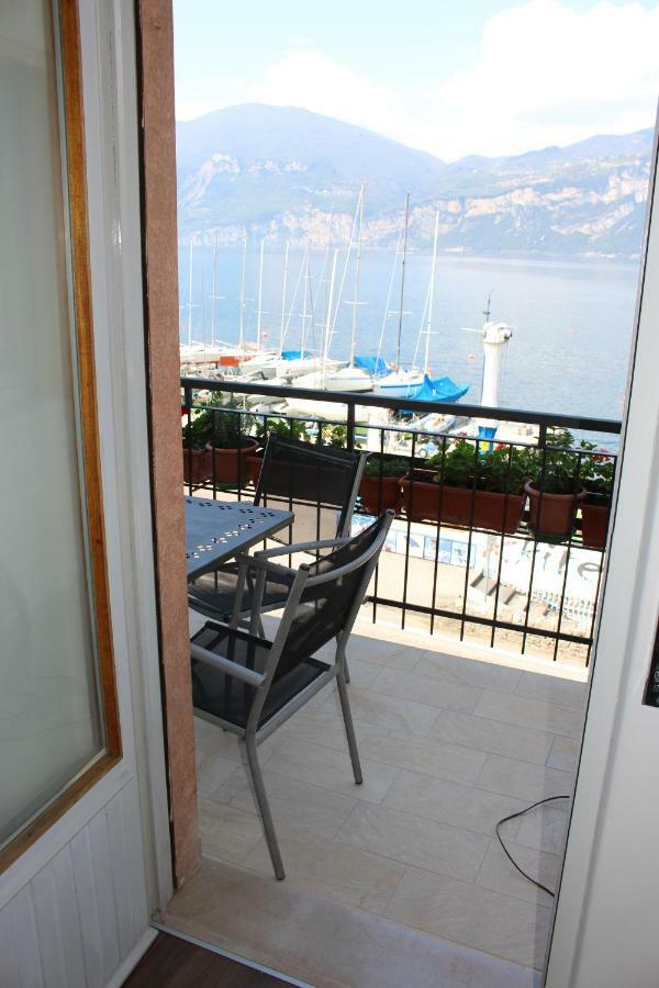 Casa Ines Fronte Lago Aparthotel Brenzone sul Garda Exterior photo