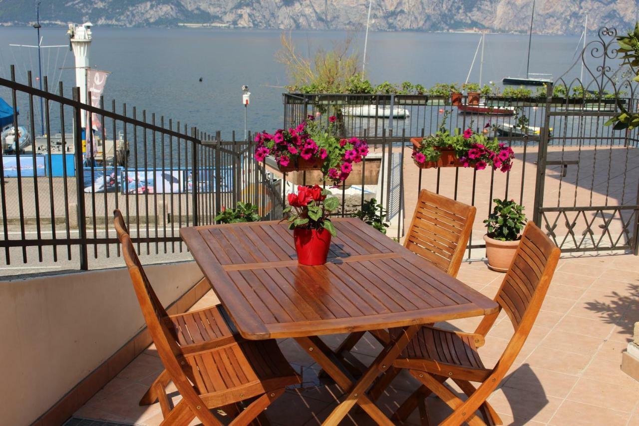 Casa Ines Fronte Lago Aparthotel Brenzone sul Garda Exterior photo